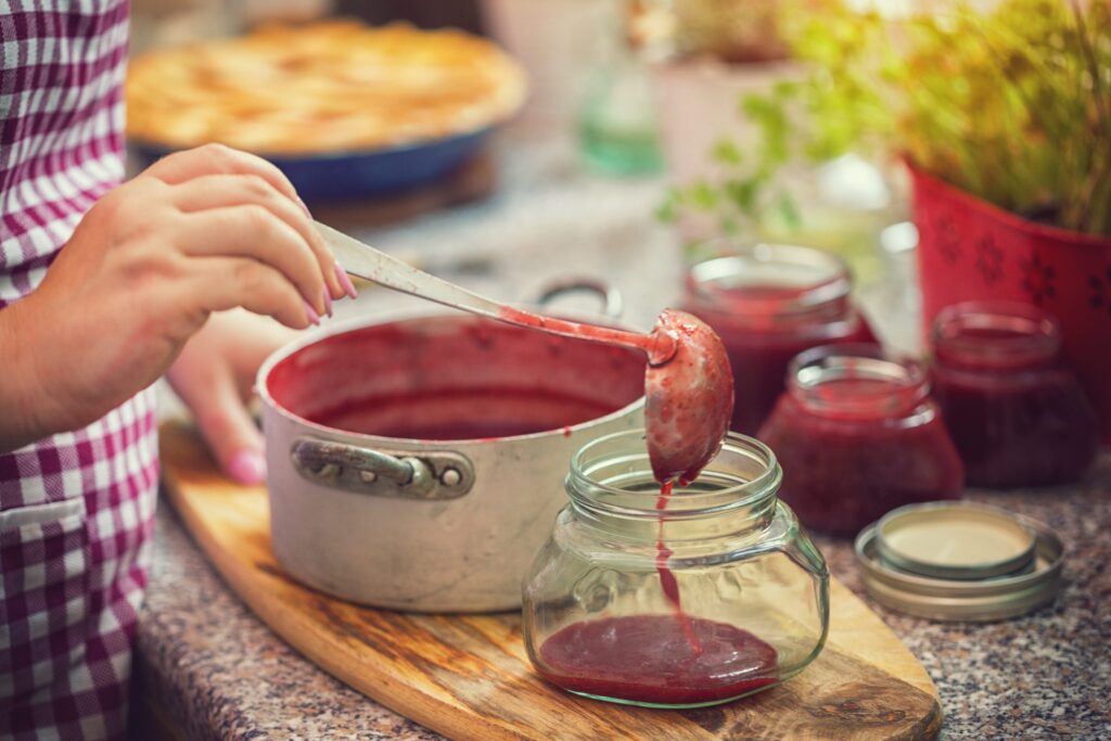Did you know that you can make jam from frozen fruits? To preserve the freshness of your garden harvest, seal and freeze it for later use, especially in the off-season.